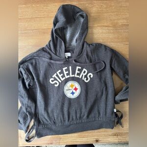 Barely worn women’s Pittsburgh Steelers crop style hoodie size large